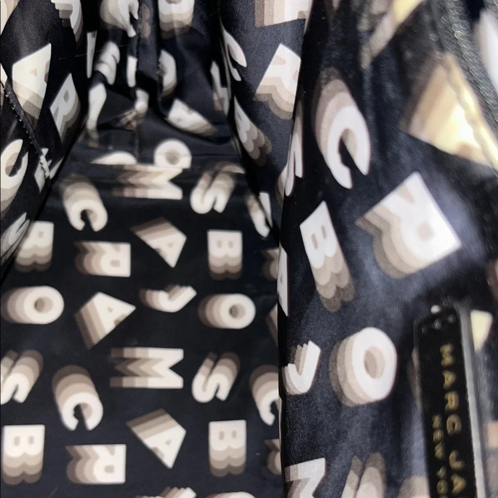 Marc Jacobs Black Graphic Tote - Picture 8 of 12